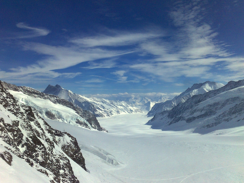 Montagna nevicare inverno nube