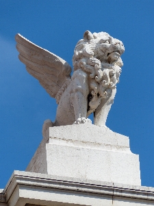 Foto Ala monumento statua leone