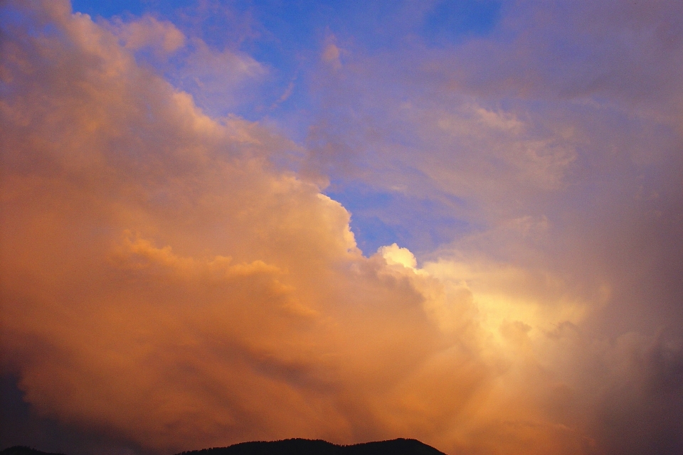 Orizzonte nube cielo alba