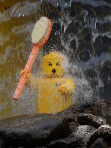 水 洗う 黄色 ペインティング 写真