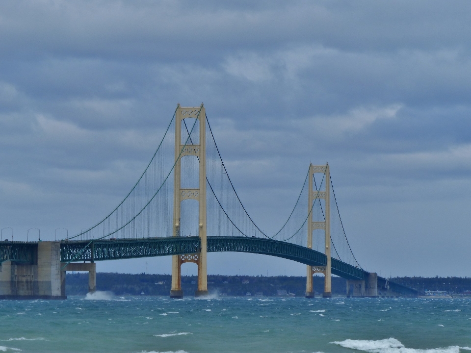 Mer pont suspendu
 véhicule