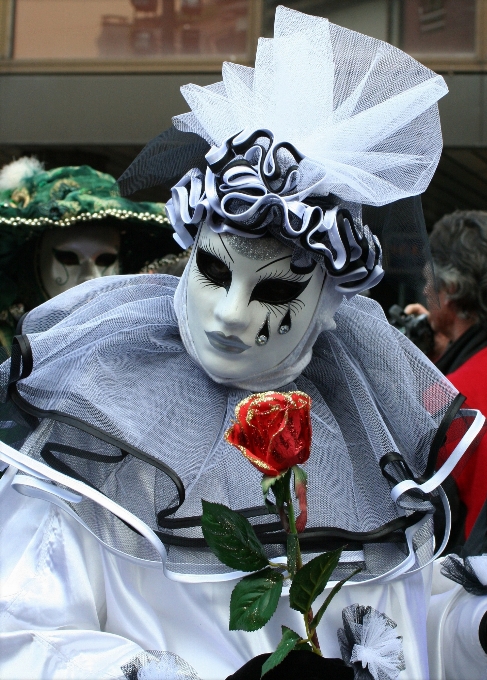 água preto e branco
 arquitetura mulher