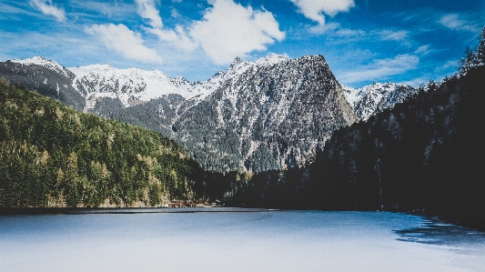 Foto Paesaggio natura selvaggia
 montagna