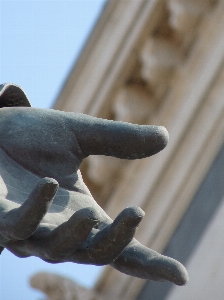 Foto Mano madera monumento estatua