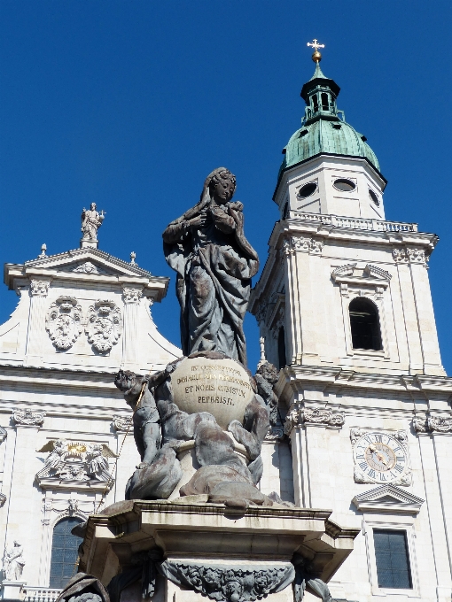 Monumento estátua pilar torre