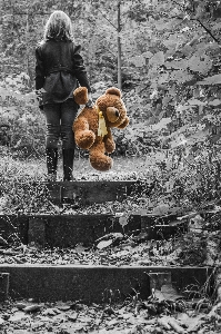 Photo Hiver noir et blanc
 bois fille