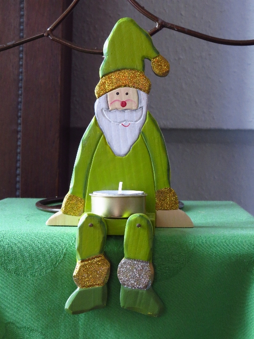 Statue green sitting christmas