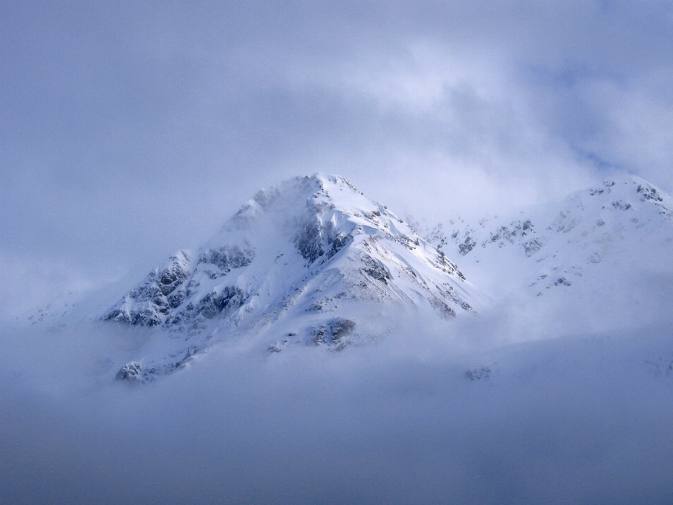 Lanskap alam gunung salju