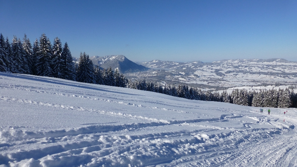 Montagna nevicare freddo inverno