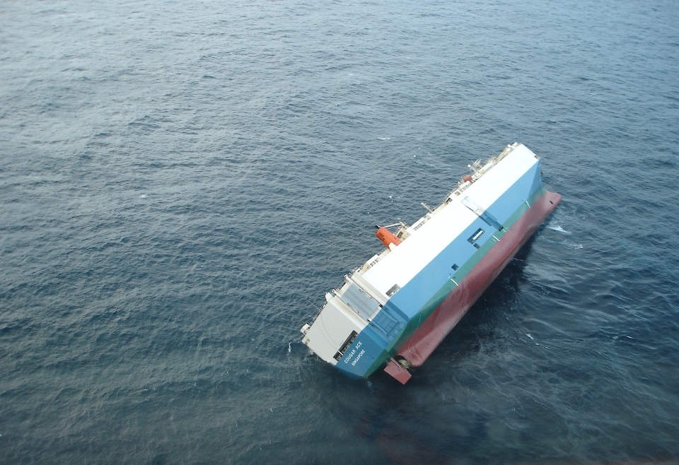 Laut air alam luar ruangan