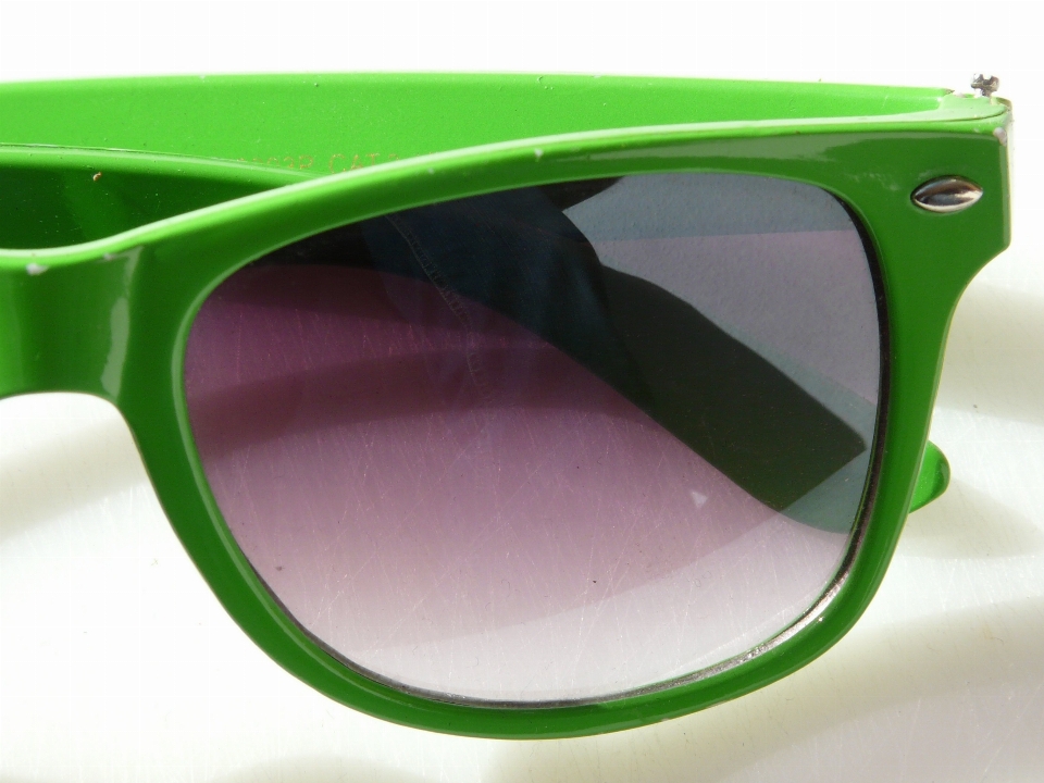 Soleil sombre vert des lunettes de