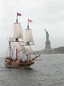 Foto Laut kapal new york mengirimkan