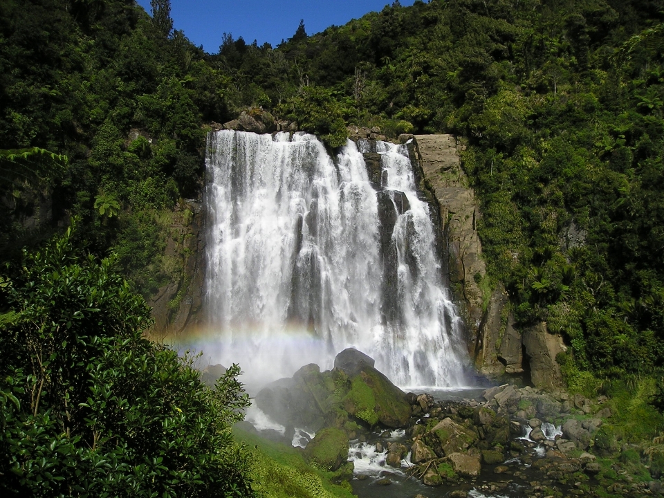 Air alam terjun hutan