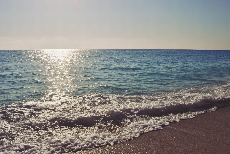 Pantai laut pesisir air