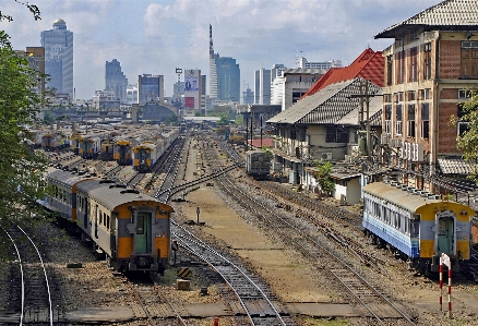 Foto Pista ferrocarril tren paisaje urbano