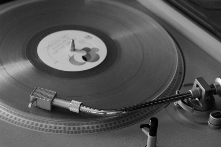 Foto Musica vinile giradischi bianco e nero
