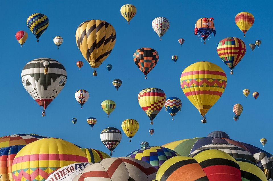 Balon udara petualangan penerbangan