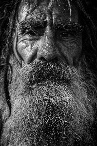 Foto Uomo persona bianco e nero
 capelli