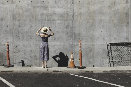 建物 コンクリート 舗装
 人 写真