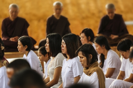 Foto Meditasi kelompok
 bermeditasi
 gaya hidup