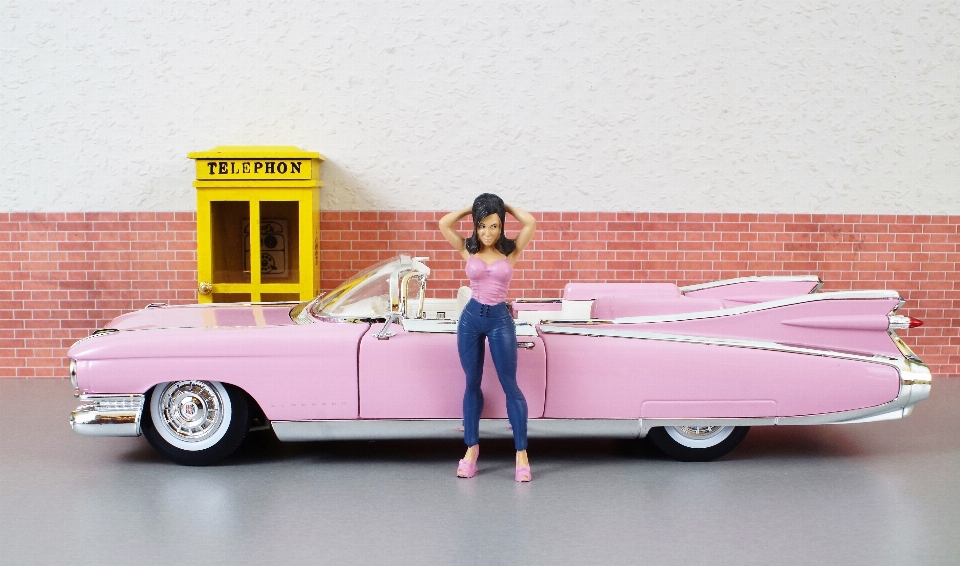 Model araba
 cadillac
 cadillac eldorado
 pembe