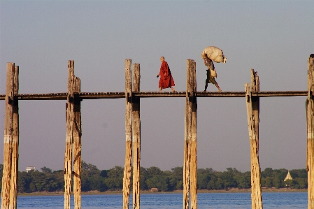 Foto Birmania myanmar puente de tu pierna
 monje