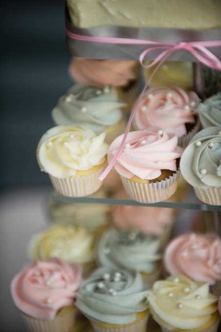 Petit gâteau rose crème au beurre
