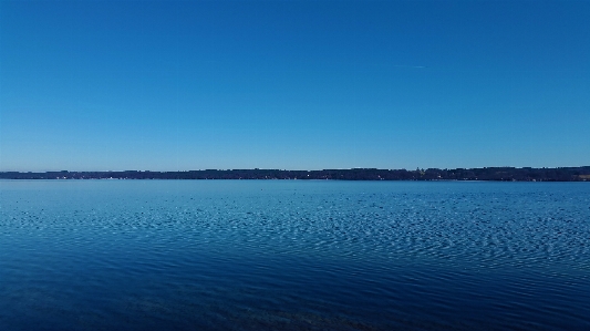 湖 青 空 水 写真