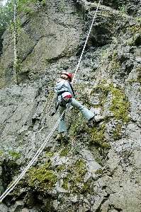 Foto Mendaki turun gunung
 curam
