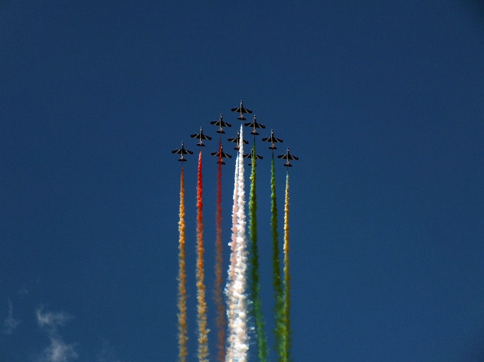 Langit biru menara tengara