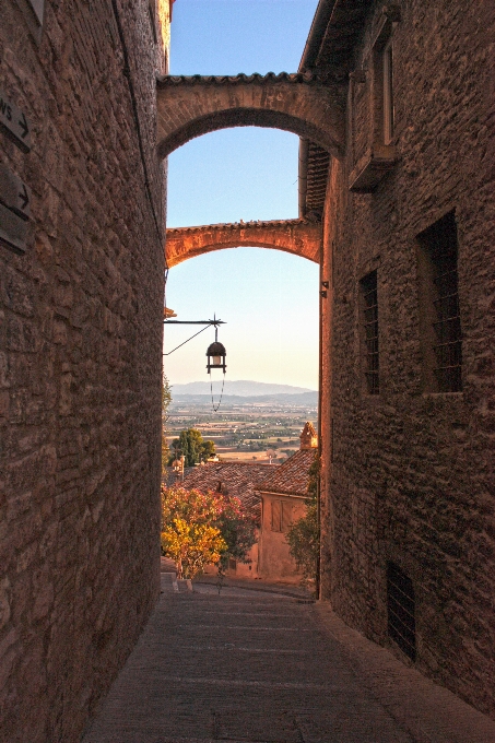 Strada paesaggio medioevo
 calcolo