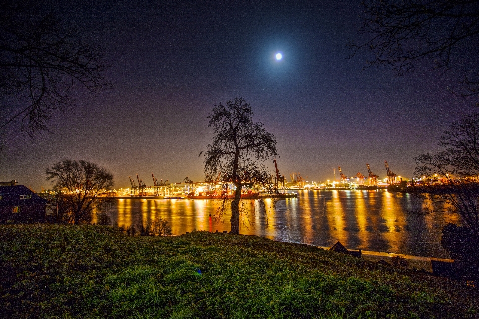 Hamburg
 pelabuhan elbe
 air