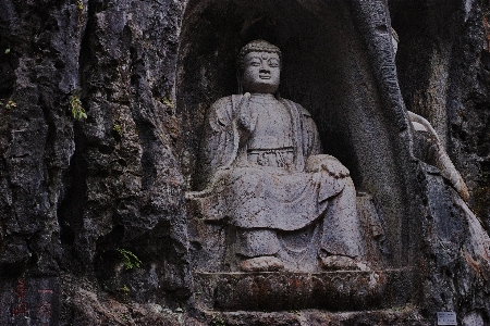 Foto Patung rock monumen seni