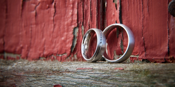 Foto Madera rojo boda la novia y el novio
