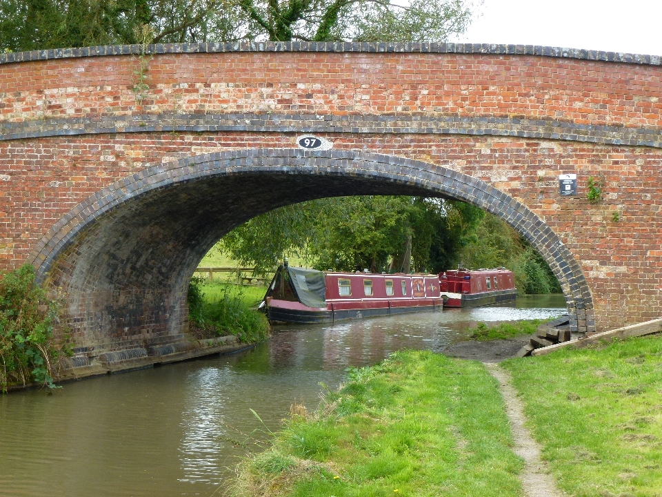 Agua bote puente río