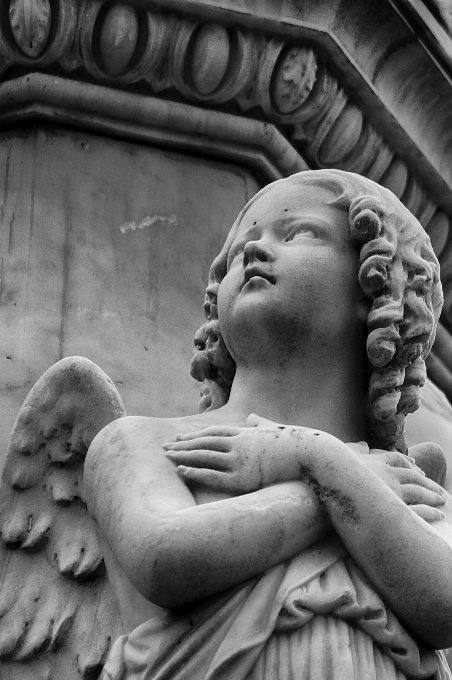 En blanco y negro
 cielo monumento estatua