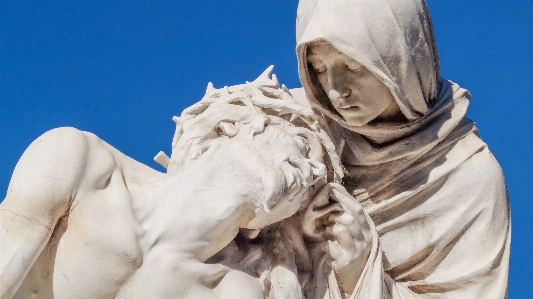 Foto Monumen patung gereja kristus