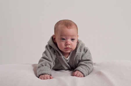 写真撮影 子供 かわいい 座っている 写真