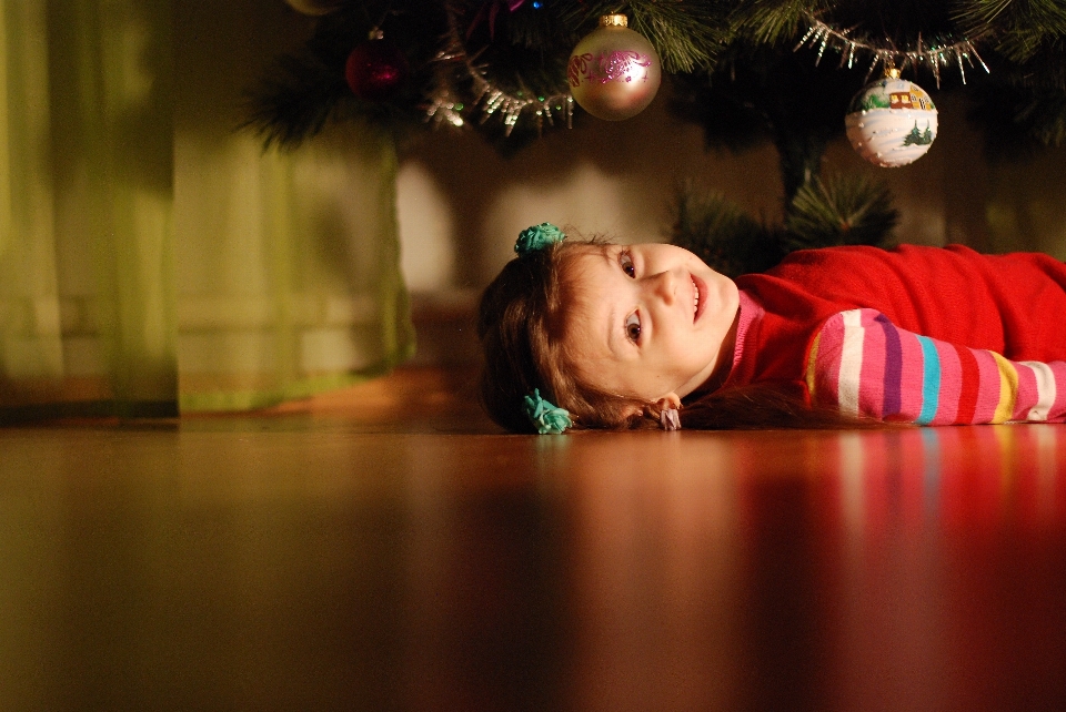 árbol chica día festivo navidad