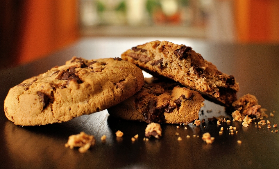 Alimento desayuno chocolate horneando
