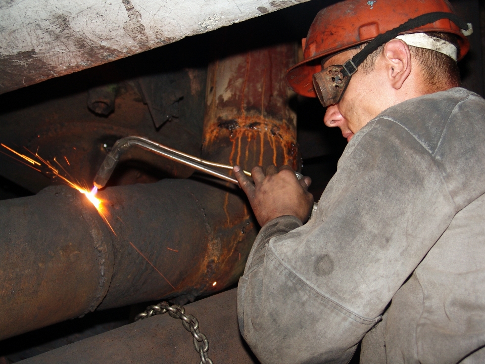 Lavoro uomo metallo fuoco