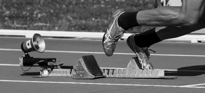 Black and white track sport skateboard Photo