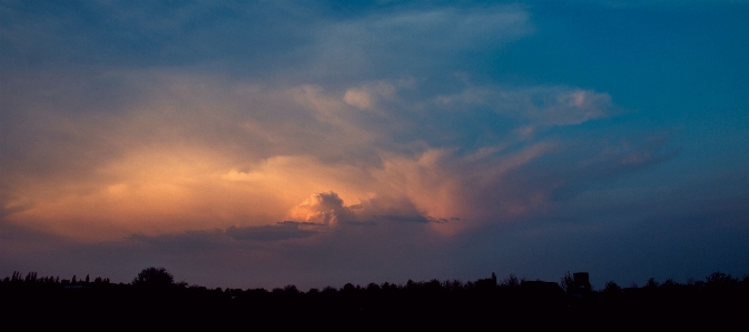 Foto Awan langit matahari terbit terbenam