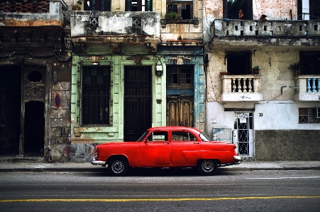 Foto Jalan mobil bangunan parkir