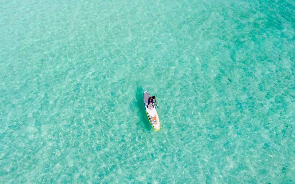 Mare sabbia onda sott'acqua