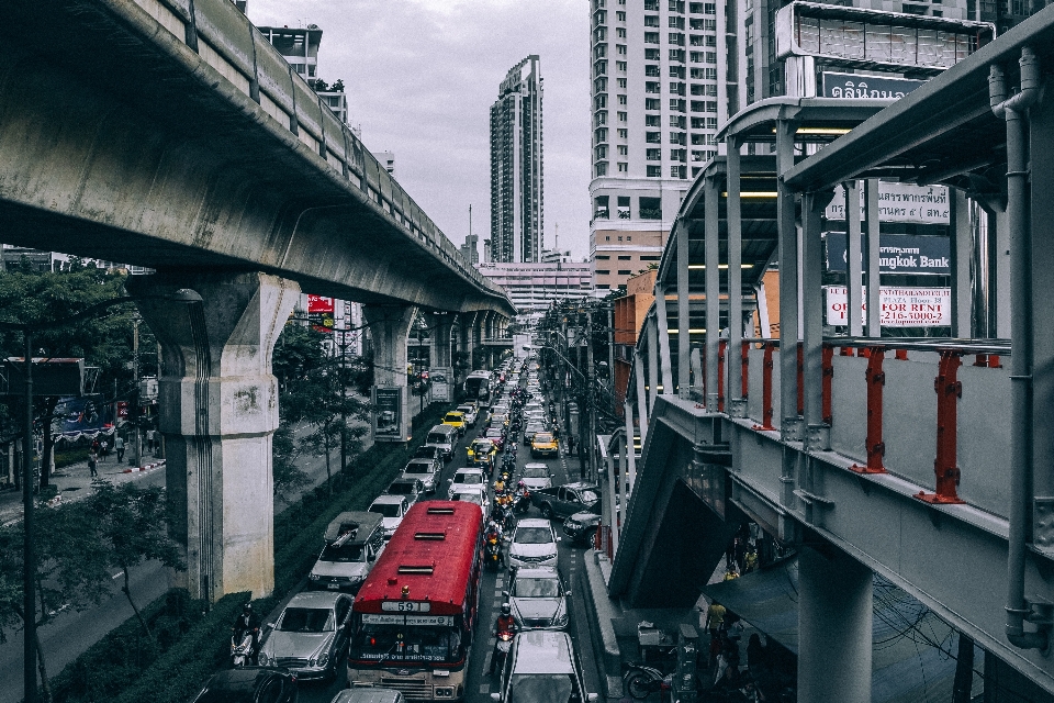 Arsitektur jalan menjembatani lalu lintas