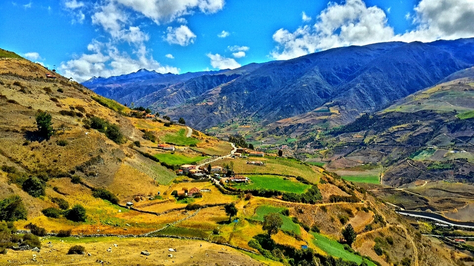 Paesaggio natura selvaggia
 a piedi montagna