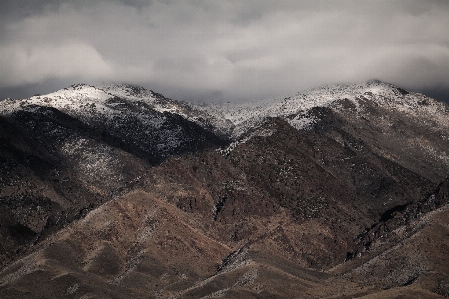 Foto Paesaggio rock montagna nevicare