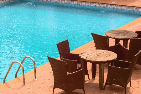 Foto Mesa água cadeira piscina