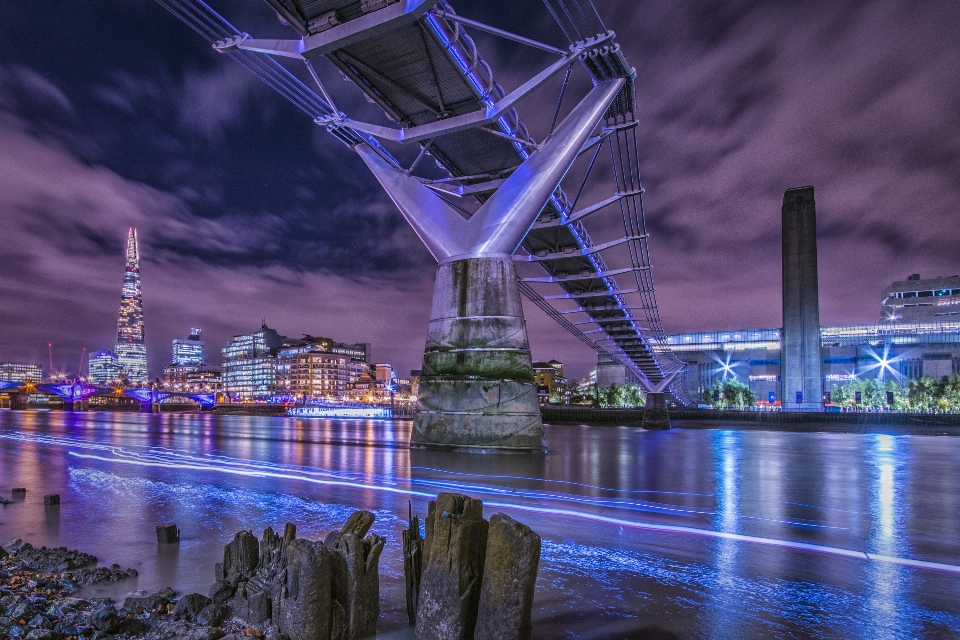 Licht brücke horizont nacht